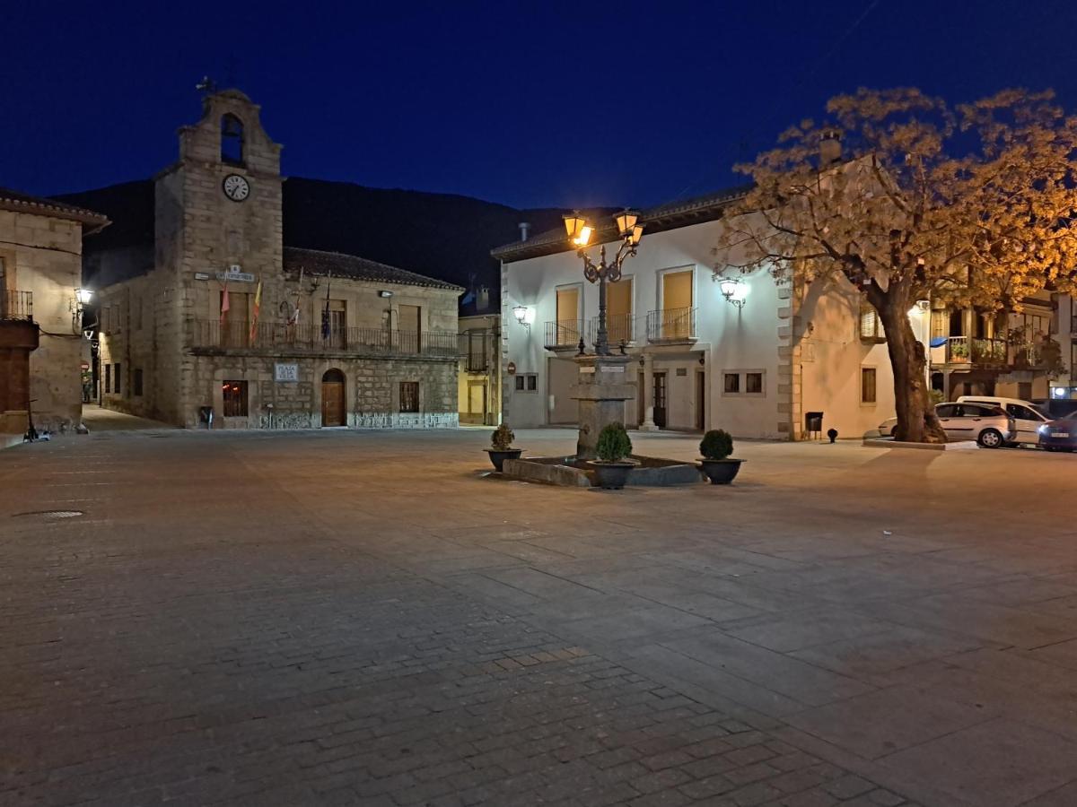 Villa La Encina Del Abuelo La Adrada Exterior foto